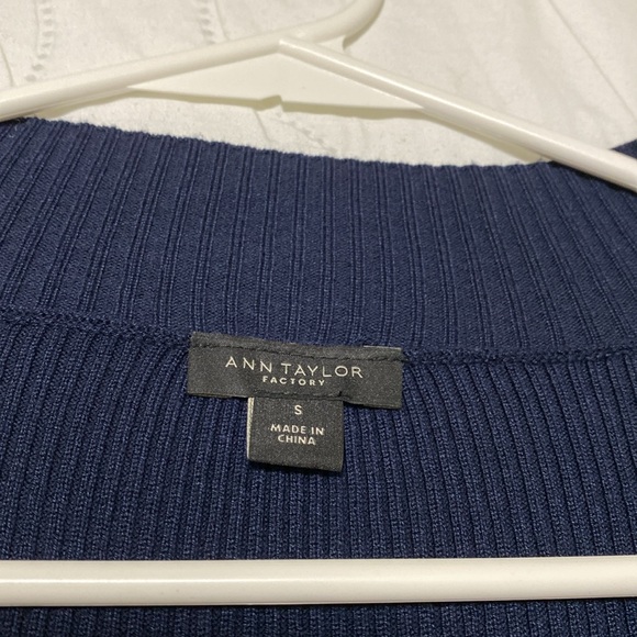 NWOT Ann Taylor Factory fitted, 3/4 sleeve knitted blouse in blue - Picture 2 of 2